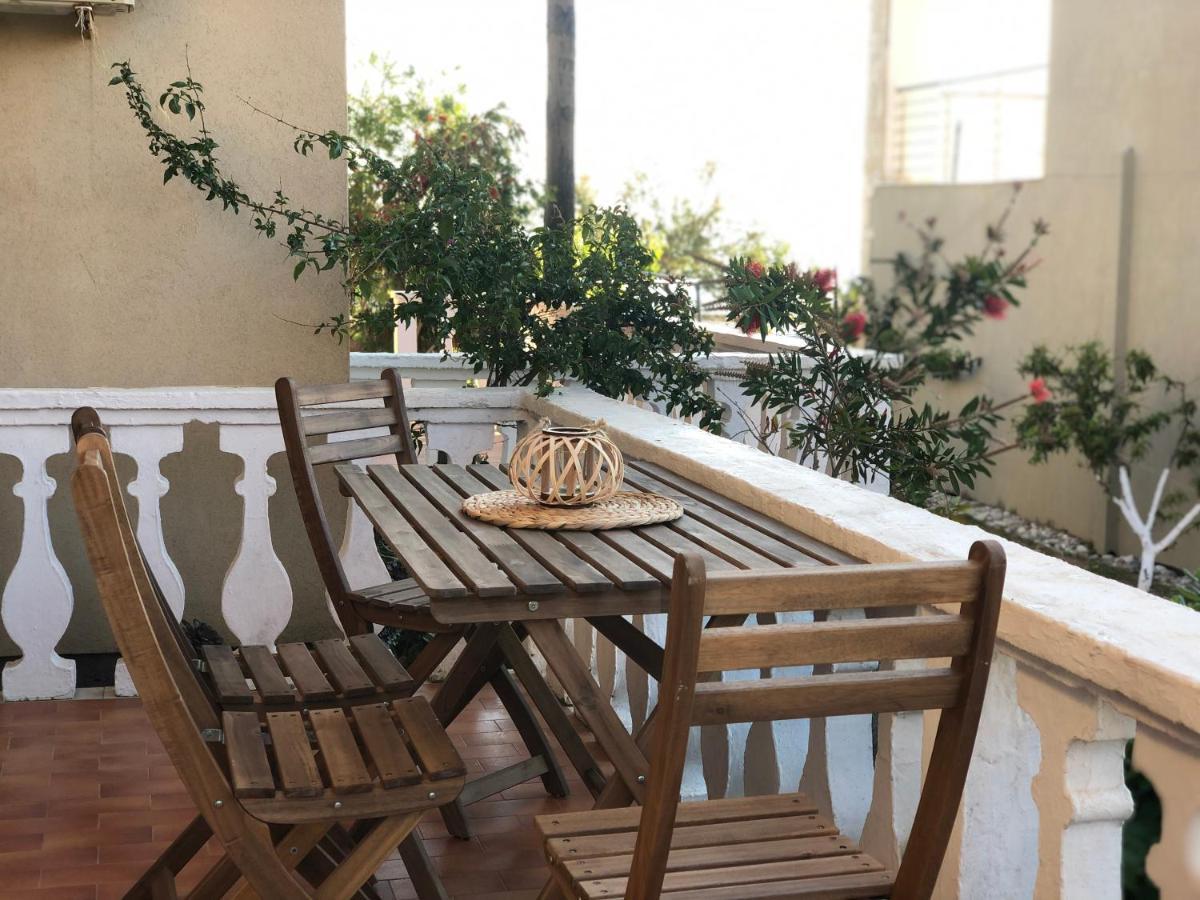 Ayerina Ground Floor Apartment อาร์ริลลาส ภายนอก รูปภาพ