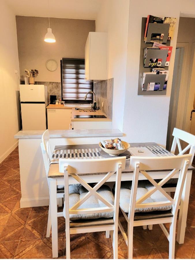 Ayerina Ground Floor Apartment อาร์ริลลาส ภายนอก รูปภาพ