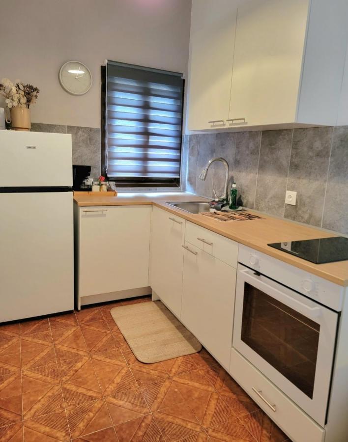 Ayerina Ground Floor Apartment อาร์ริลลาส ภายนอก รูปภาพ